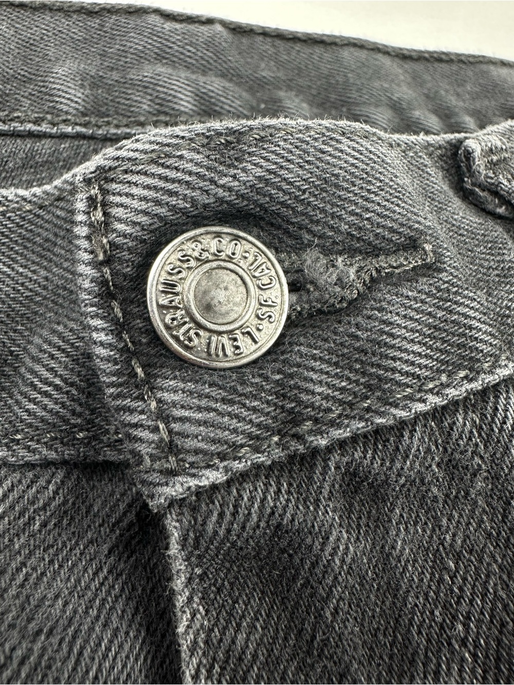 Levi’s 505 Men’s Straight Leg Faded Black Denim Jeans Vintage Classic Grunge - Picture 6 of 14